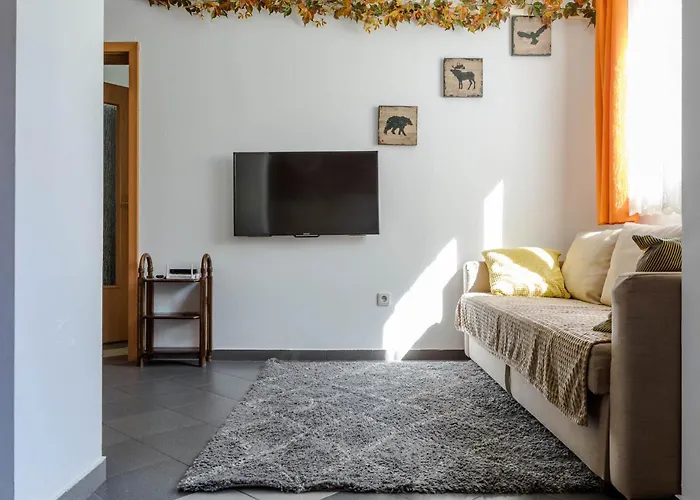 Location In Center アパート